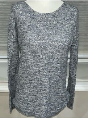 Leo & Nicole Heathered Gray Crew Neck Sweater